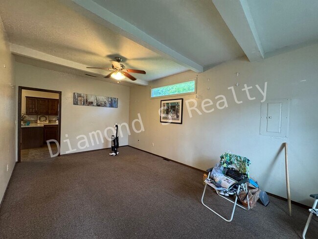 Building Photo - Cute 2 Bedroom Home with a Country Setting...