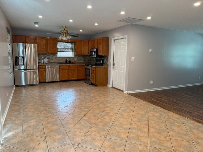 Foto del edificio - 4512 Hooks Ln