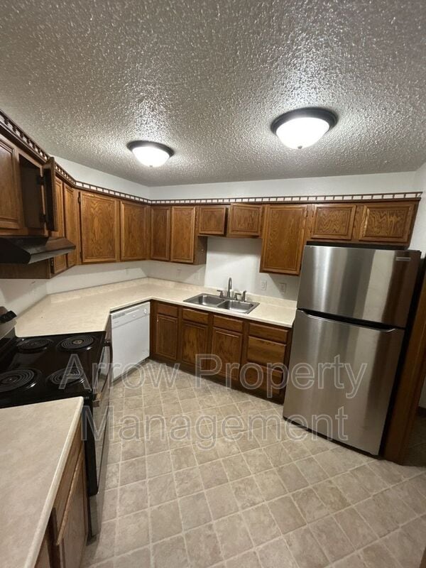 Primary Photo - 205 E Arbor Ave
