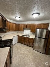 Building Photo - 205 E Arbor Ave