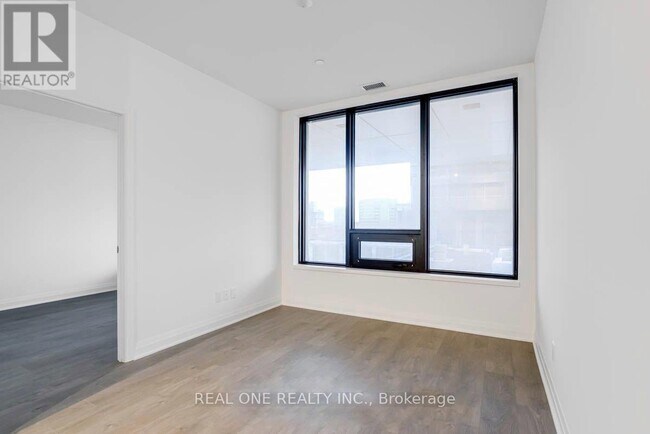 Photo du bâtiment - 4015 The Exchange