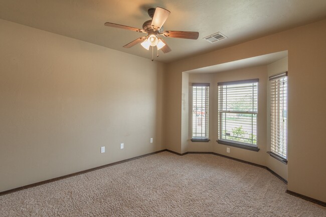 Foto del edificio - 701 Lindsey Ln