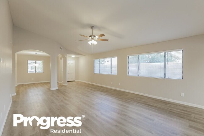 Foto del edificio - 25556 W St Charles Ct