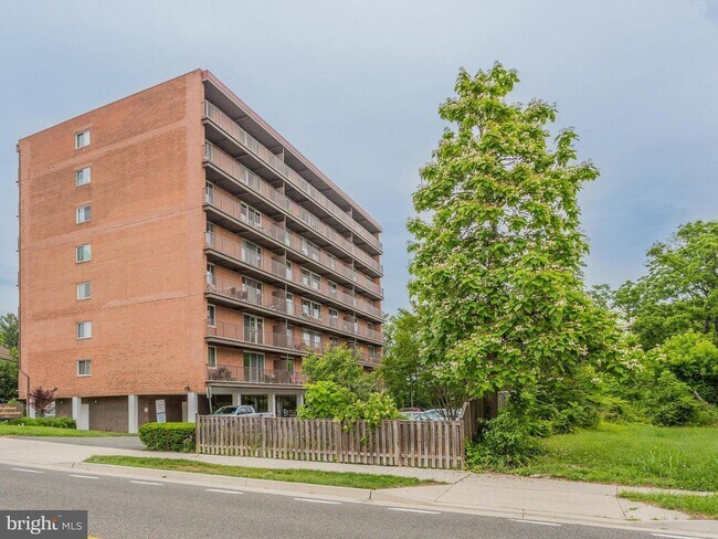 Foto del edificio - Arlington Condo