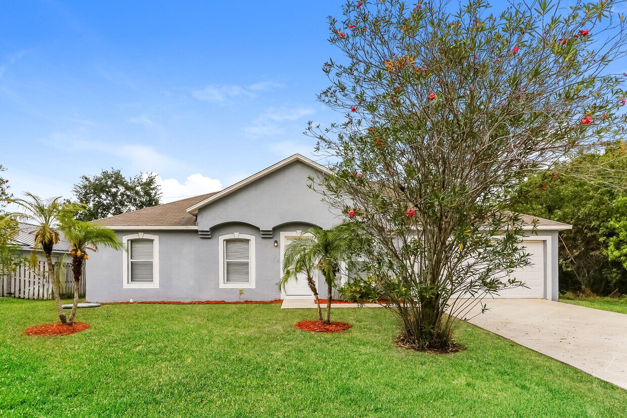 Primary Photo - 3686 SW Foremost Dr