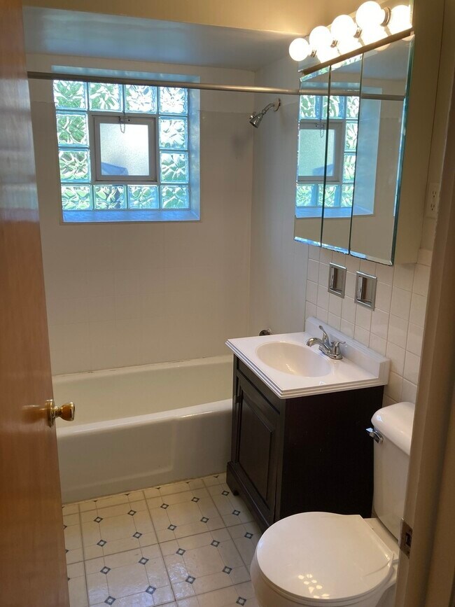 637 Pasadena Ave, Beecher, IL 60401 House Rental in Beecher, IL