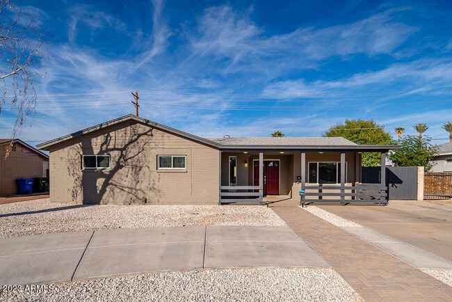 Foto del edificio - 3314 E Cypress St