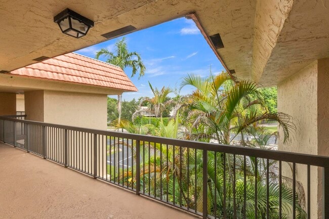 Foto del edificio - 200 Jacaranda Country Club Dr