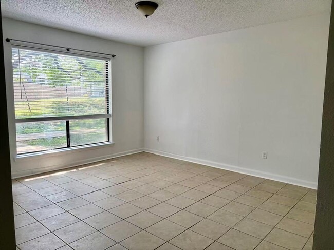 Building Photo - 1705 Crossing Pl