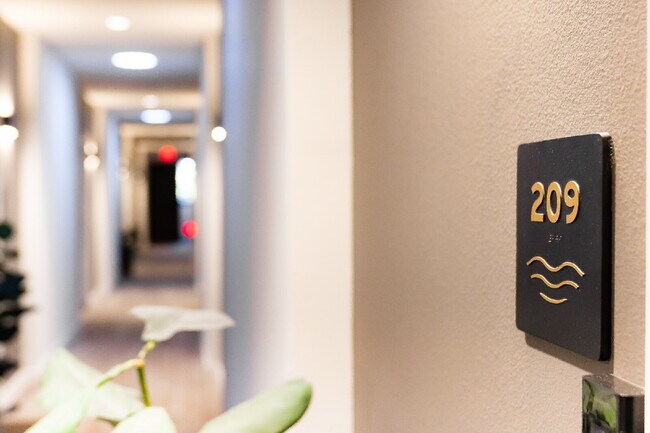 Foto del edificio - Stylish Furnished Loft Steps from Downtown