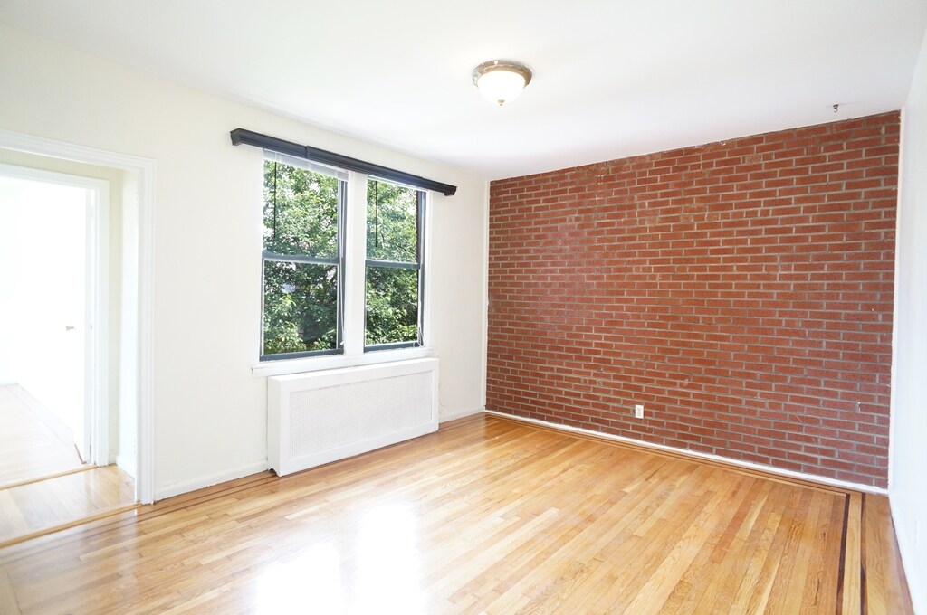 Primary Photo - 292 Manhattan Ave