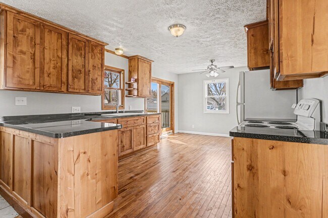 Foto del edificio - 205 E Murray Ave