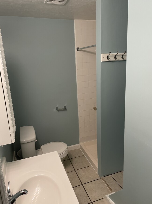 Shower & toilet - 884 N Main St