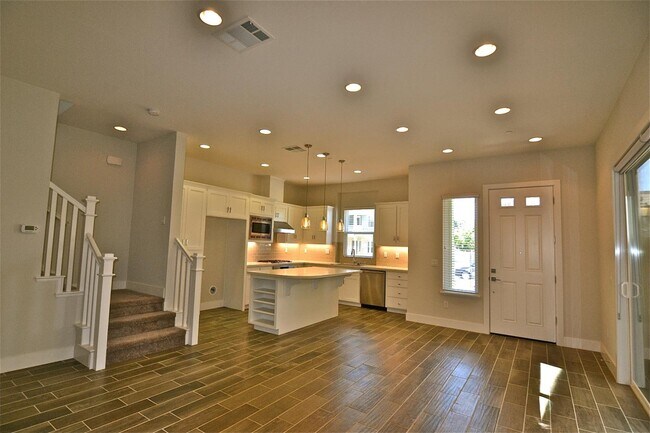 Building Photo - 229 Athena Ct