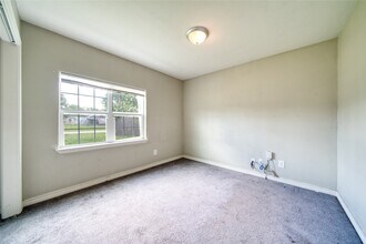 Building Photo - 319 Dreamland Ave