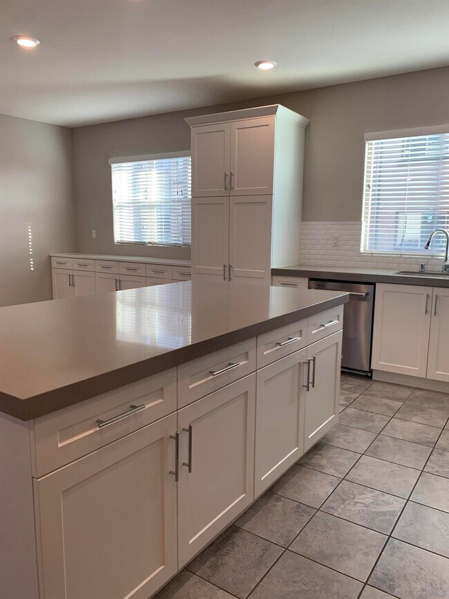 Building Photo - 1579 Castillo Way