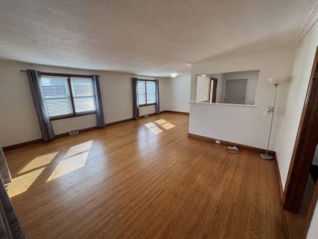 Building Photo - 1183 Chemong Rd