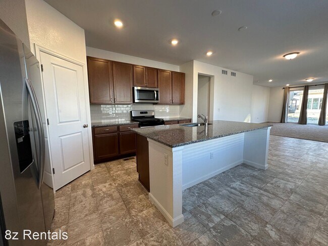 Building Photo - 3 br, 2 bath House - 2916 S Flat Circle