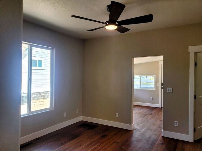 Foto del edificio - Downtown Cottage newly remodeled 2 Bed and...