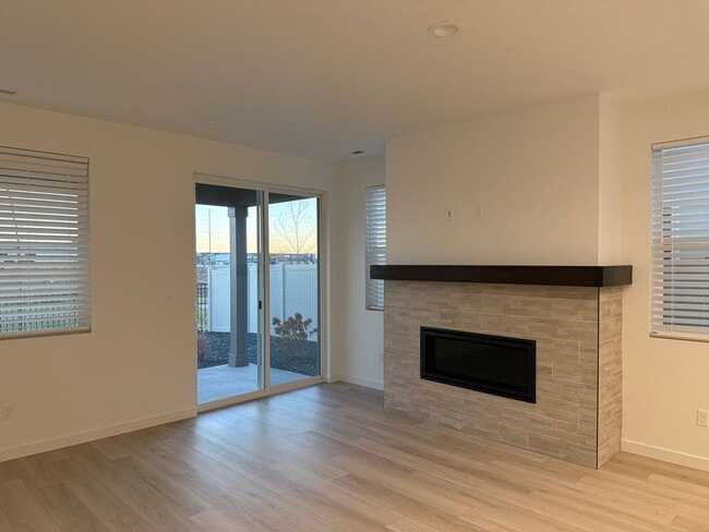 Building Photo - Modern Townhouse for Rent in Desirable Star - 3 Bedroom and 2.5 Bathroom