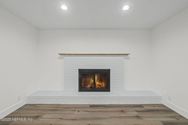 Foto del edificio - 5477 Brightwater Ln