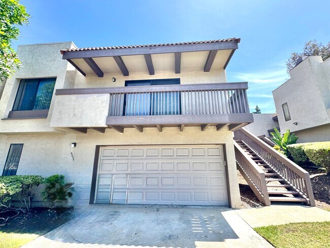 Foto del edificio - AVAILABLE NOW: BIG College Area Townhome 4bd/2.5ba HUGE garage, AC, pool, W/D