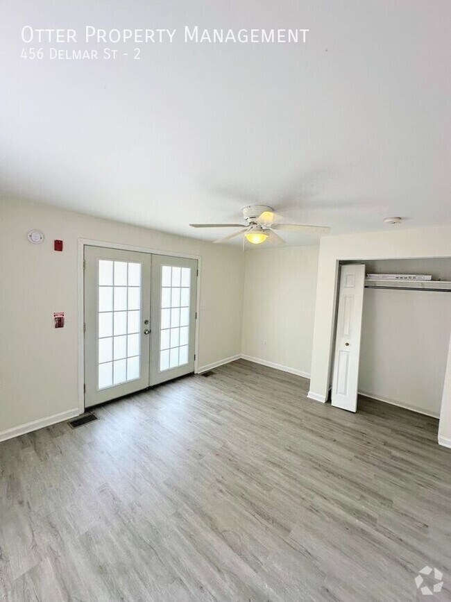 Building Photo - 456 Delmar St