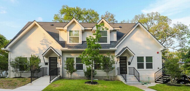 Foto del edificio - 8 Bedrooms 8 Baths Pre-leasing Now for 2027/2028!!!!