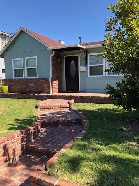 FRONT ENTRYWAY - 1716 3rd St