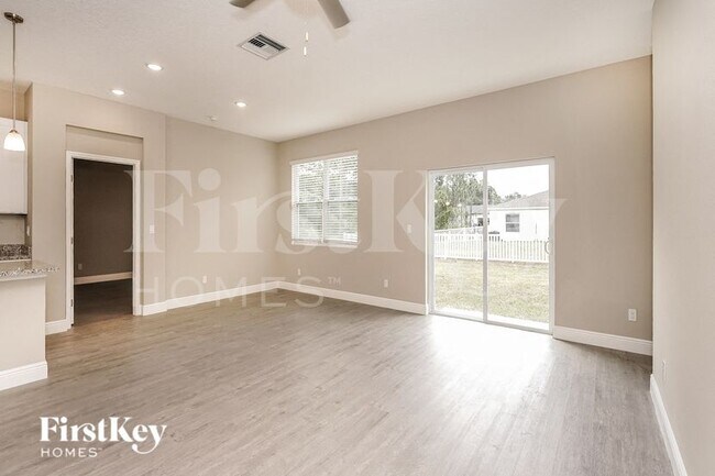 Foto del edificio - 674 Tobias St