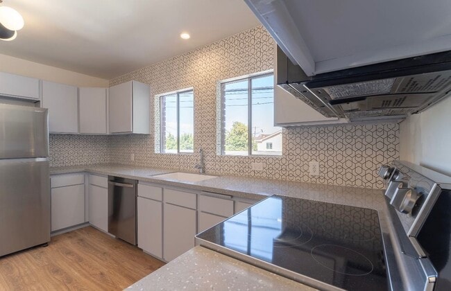 Building Photo - 111 W 48th St