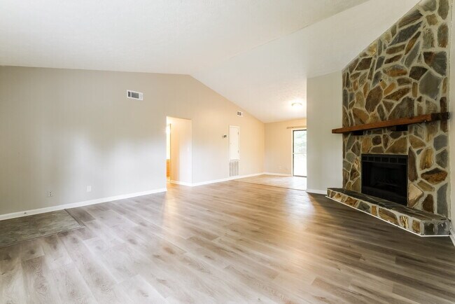 Foto del edificio - 319 Knollwood Ln