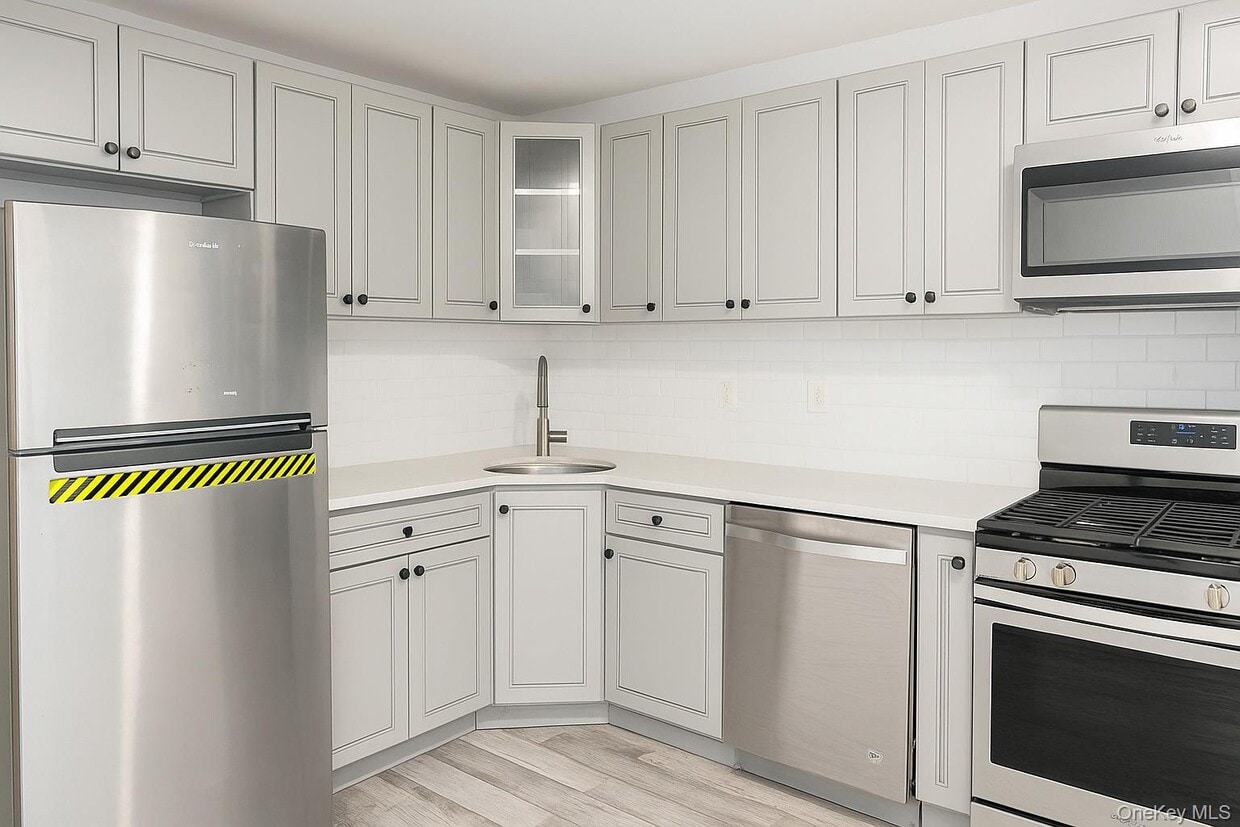 Foto principal - 987 Halsey St