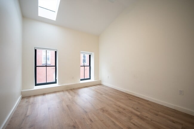 Building Photo - 2 Sewall St