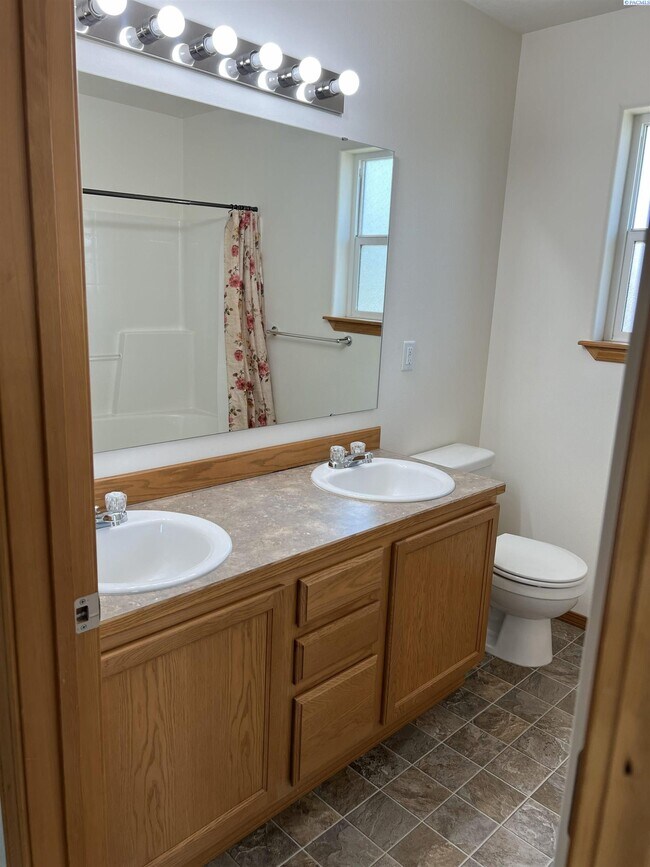 Foto del edificio - 4519 Catalonia Dr