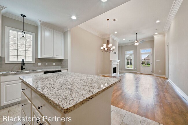 Building Photo - 4 br, 2 bath House - 2612 Cresthaven Ave