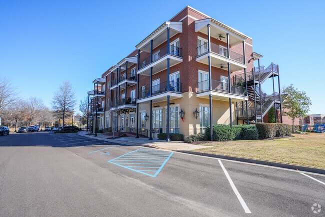 Foto del edificio - The Avenue Condominiums