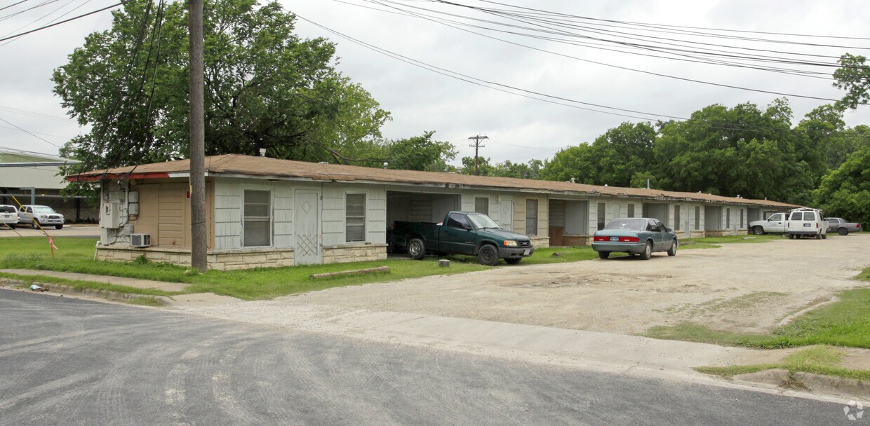 Primary Photo - 620 Gunter St