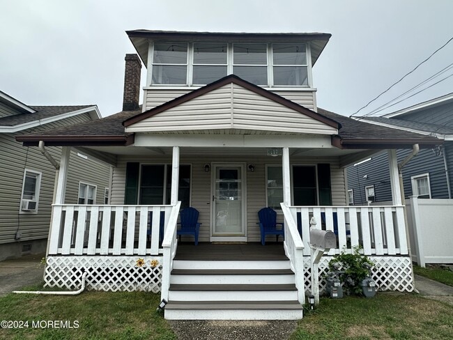 Building Photo - 117 18th Ave
