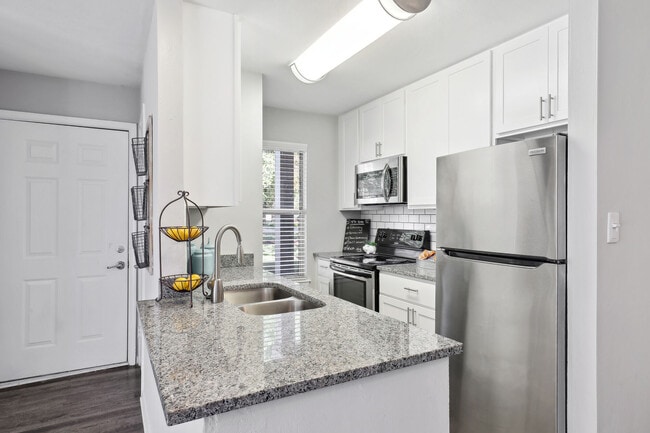 Luna Pointe apartments — community photo - Luna Pointe
