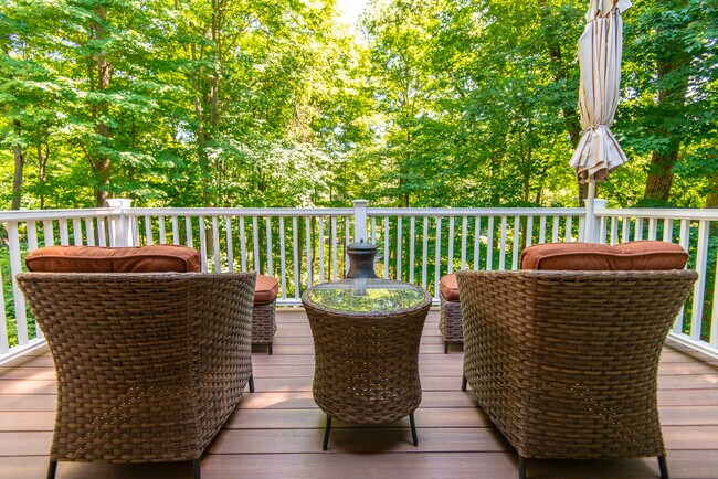 Foto del edificio - 172 Ponus Ave