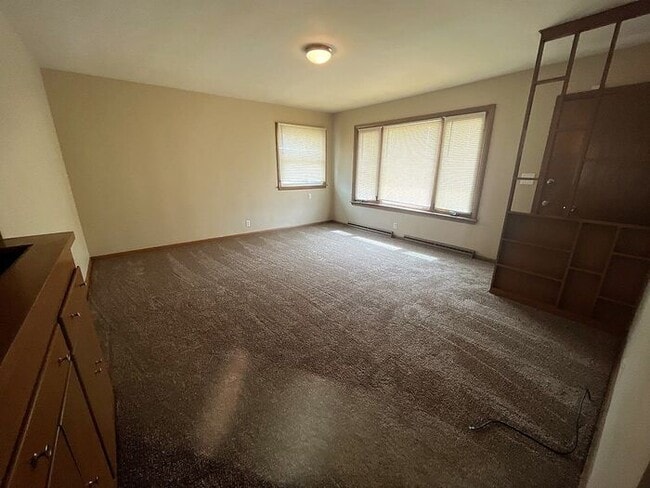 Building Photo - 3 Bedroom 1.5 Bathroom Single Family Home