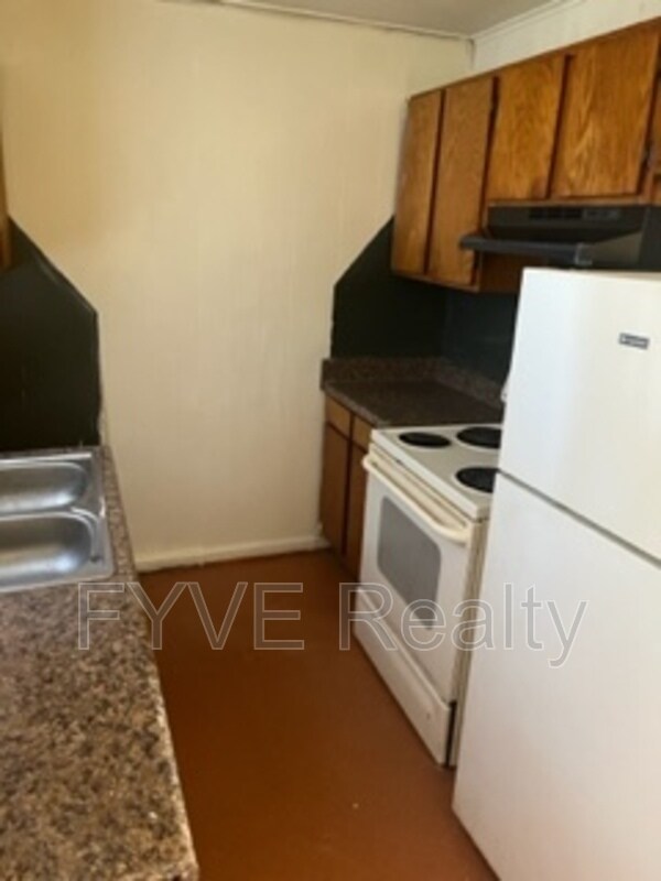 Building Photo - 938 Houck St