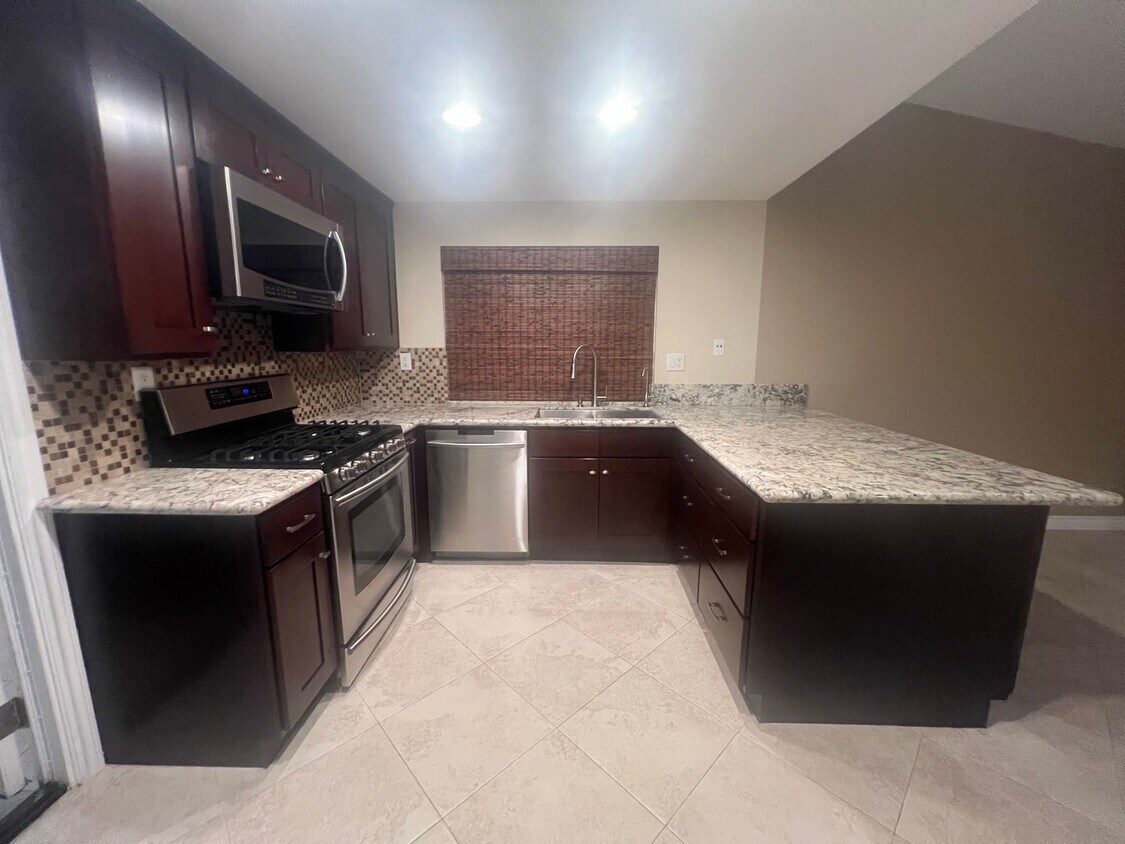 Beautiful upgraded 3 bedroom home in Orangecrest! - Beautiful upgraded 3 bedroom home in Orangecrest!