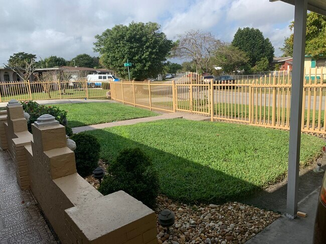 Gated enclosure - 17121 NW 44th Ave