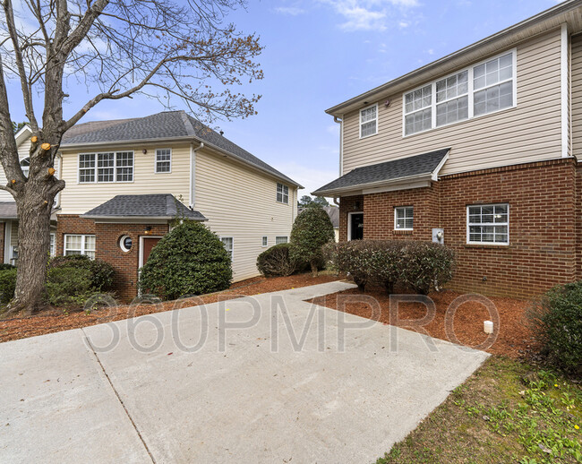 Building Photo - 1543 Springleaf Ct SE