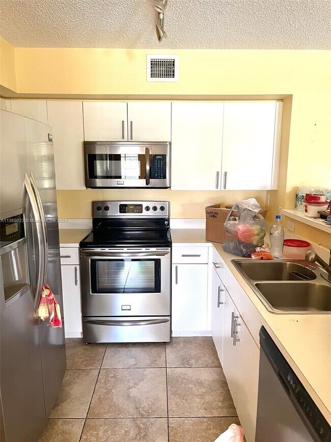 Foto del edificio - 4540 NW 107th Ave