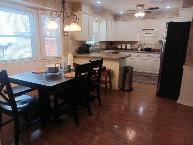 Foto del edificio - 6712 Gainsborough Rd