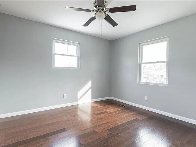 Building Photo - 586 Pinewood Cir