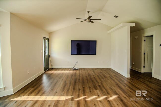 Foto del edificio - 24710 Gulf Bay Rd